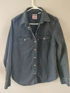 Levi Strauss Long Sleeve Pearl button-up Size Medium